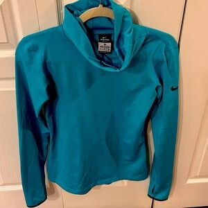 Nike Pro
Dri-fit scooped neck ✔️